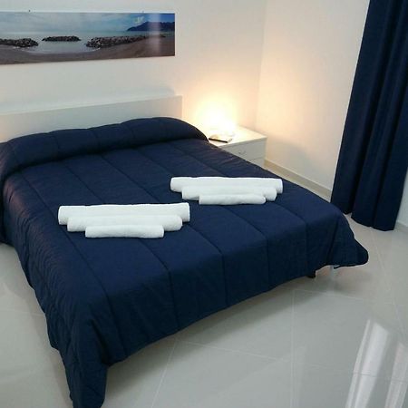 Al Porticciolo Bed and Breakfast Σαλέρνο Εξωτερικό φωτογραφία
