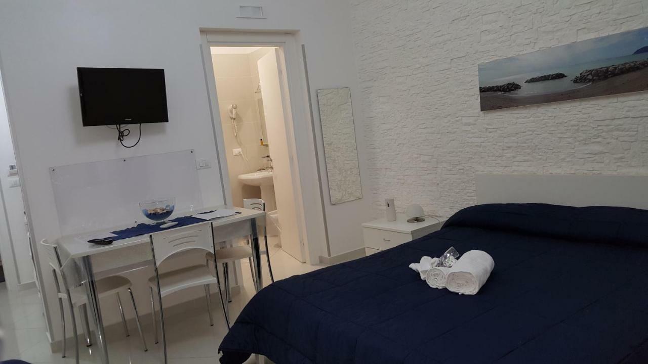 Al Porticciolo Bed and Breakfast Σαλέρνο Εξωτερικό φωτογραφία