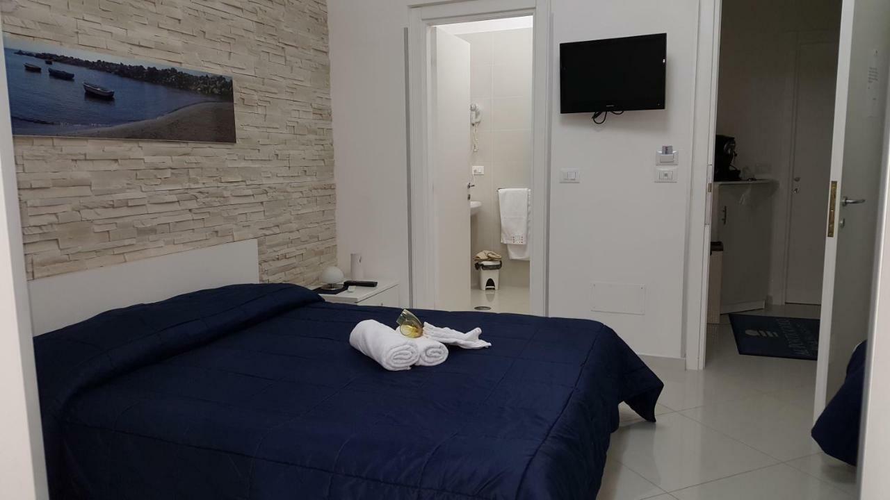 Al Porticciolo Bed and Breakfast Σαλέρνο Εξωτερικό φωτογραφία