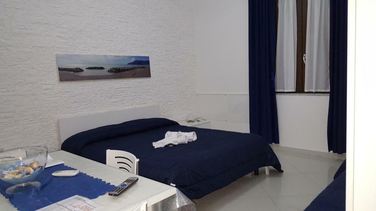 Al Porticciolo Bed and Breakfast Σαλέρνο Εξωτερικό φωτογραφία