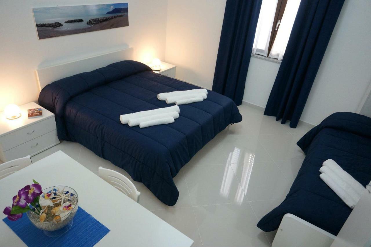 Al Porticciolo Bed and Breakfast Σαλέρνο Εξωτερικό φωτογραφία