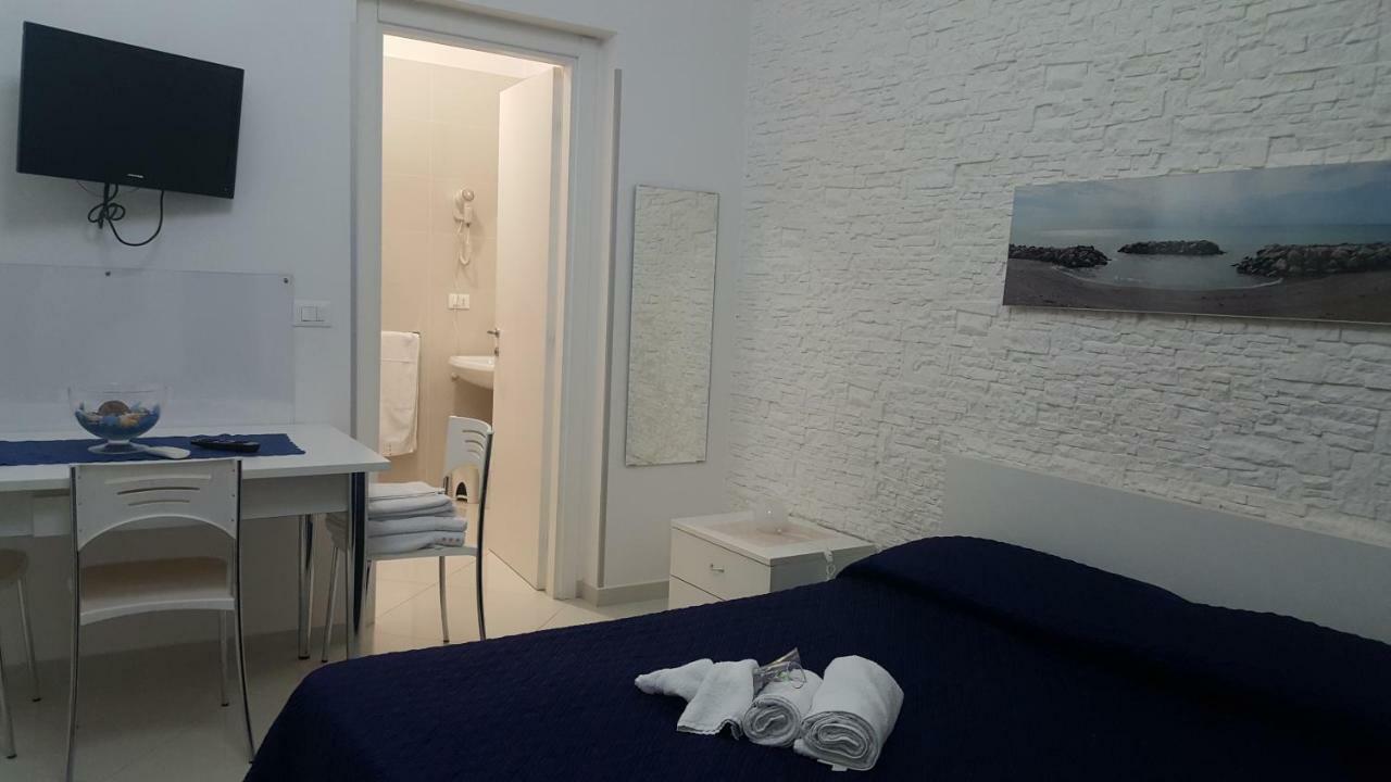Al Porticciolo Bed and Breakfast Σαλέρνο Εξωτερικό φωτογραφία