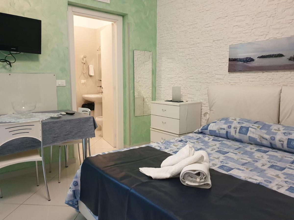 Al Porticciolo Bed and Breakfast Σαλέρνο Εξωτερικό φωτογραφία