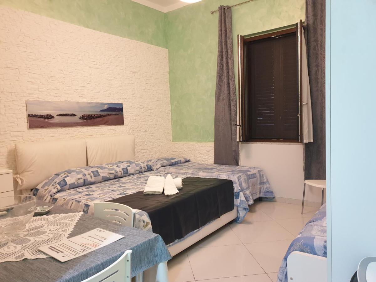 Al Porticciolo Bed and Breakfast Σαλέρνο Εξωτερικό φωτογραφία