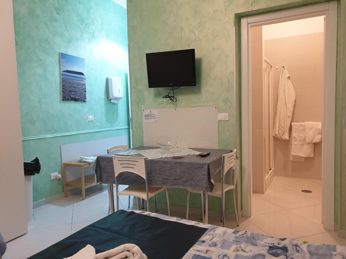 Al Porticciolo Bed and Breakfast Σαλέρνο Εξωτερικό φωτογραφία